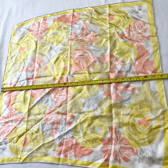 Scarves a by Vera 100% Silk 60s/ 70s Vera Ladybug Floral Yellow Scarf Japan - Picture 3 of 5